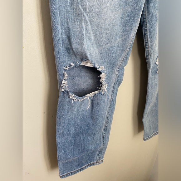 Abercrombie Curve Love Mom High Rise Distressed Jeans 27 Short Light Wash - Picture 7 of 9